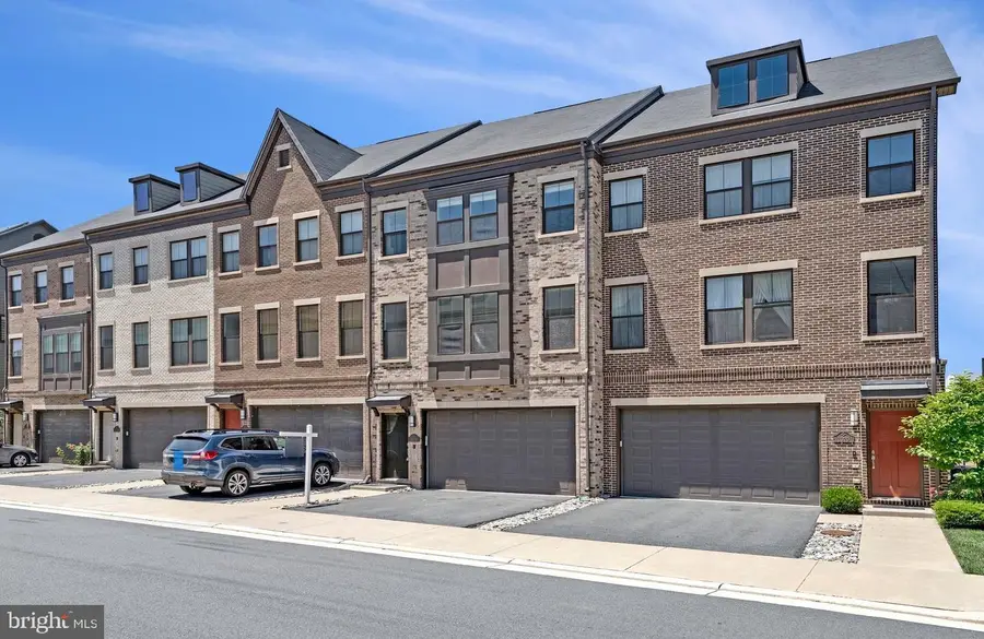 3072 Alan Shepard St, Herndon, VA 20171 - #2