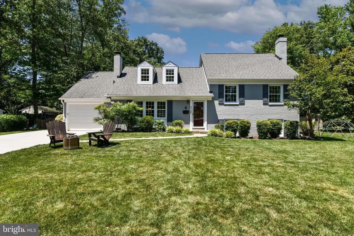 8318 Woodacre St, Alexandria, VA 22308 - #1