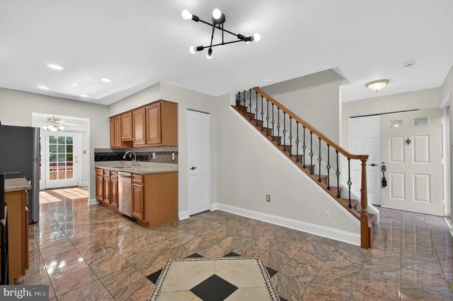 9608 Masterworks Dr, Vienna, VA 22181 - #3