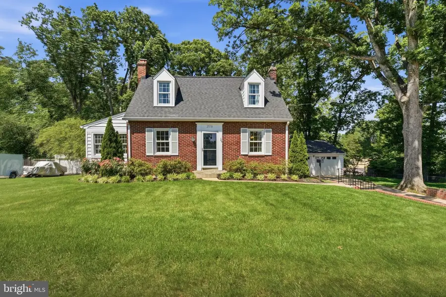 2516 Beacon Hill Rd, Alexandria, VA 22306 - #2