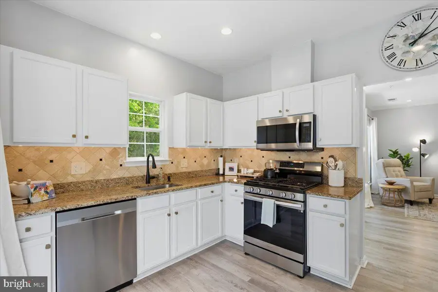 4127 Fountainside Ln #201, Fairfax, VA 22030 - #3