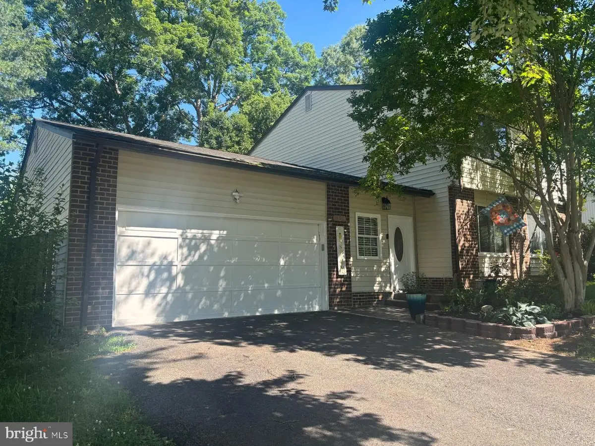 6820 Vantage Dr, Alexandria, VA 22306 - #1