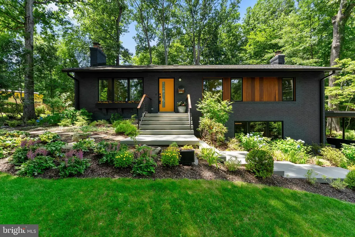 6340 Waterway Dr, Falls Church, VA 22044 - #1