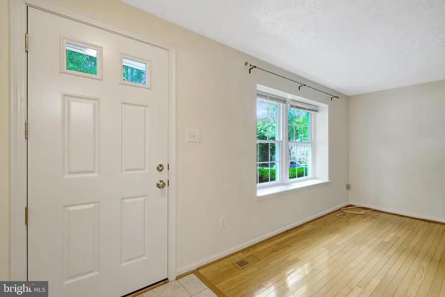 7516 Aspenpark Rd, Lorton, VA 22079 - #3