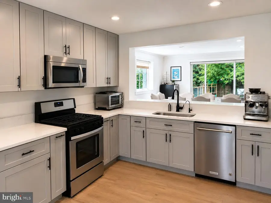 6813 Chestnut Ave, Falls Church, VA 22042 - #2
