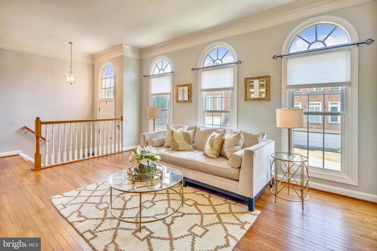 8026 Kidwell Town Ct, Vienna, VA 22182 - #1