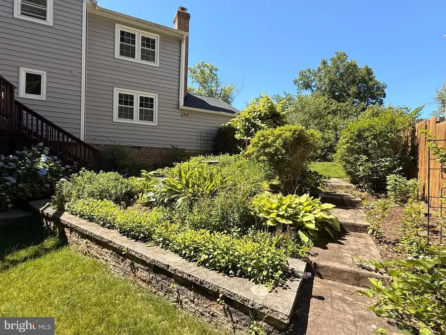 6924 Stoneybrooke Ln, Alexandria, VA 22306 - #3