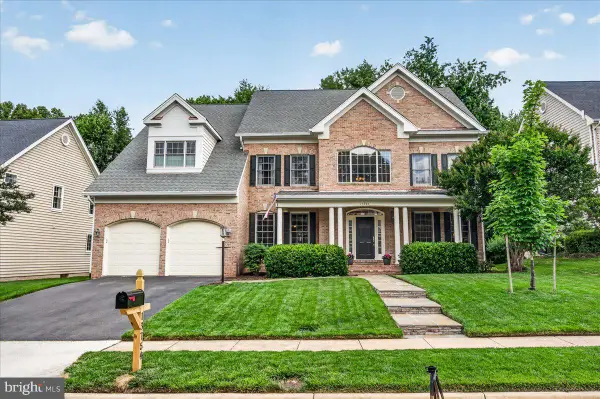 13754 Royal Red Ter, CHANTILLY, VA 20151