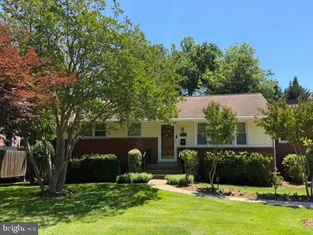 3419 Beechcraft Dr, Alexandria, VA 22306 - #1