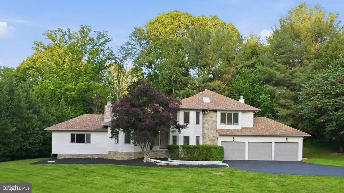 905 Falls Bridge Ln, Great Falls, VA 22066 - #1