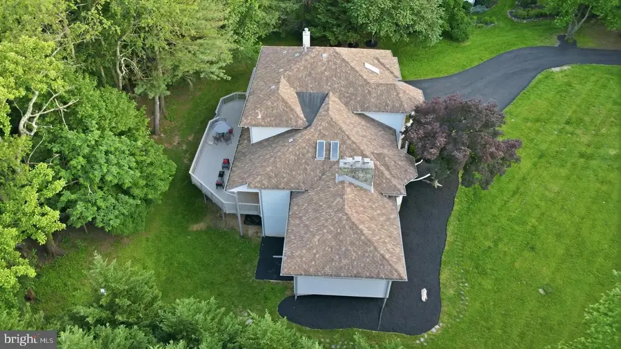 905 Falls Bridge Ln, Great Falls, VA 22066 - #3
