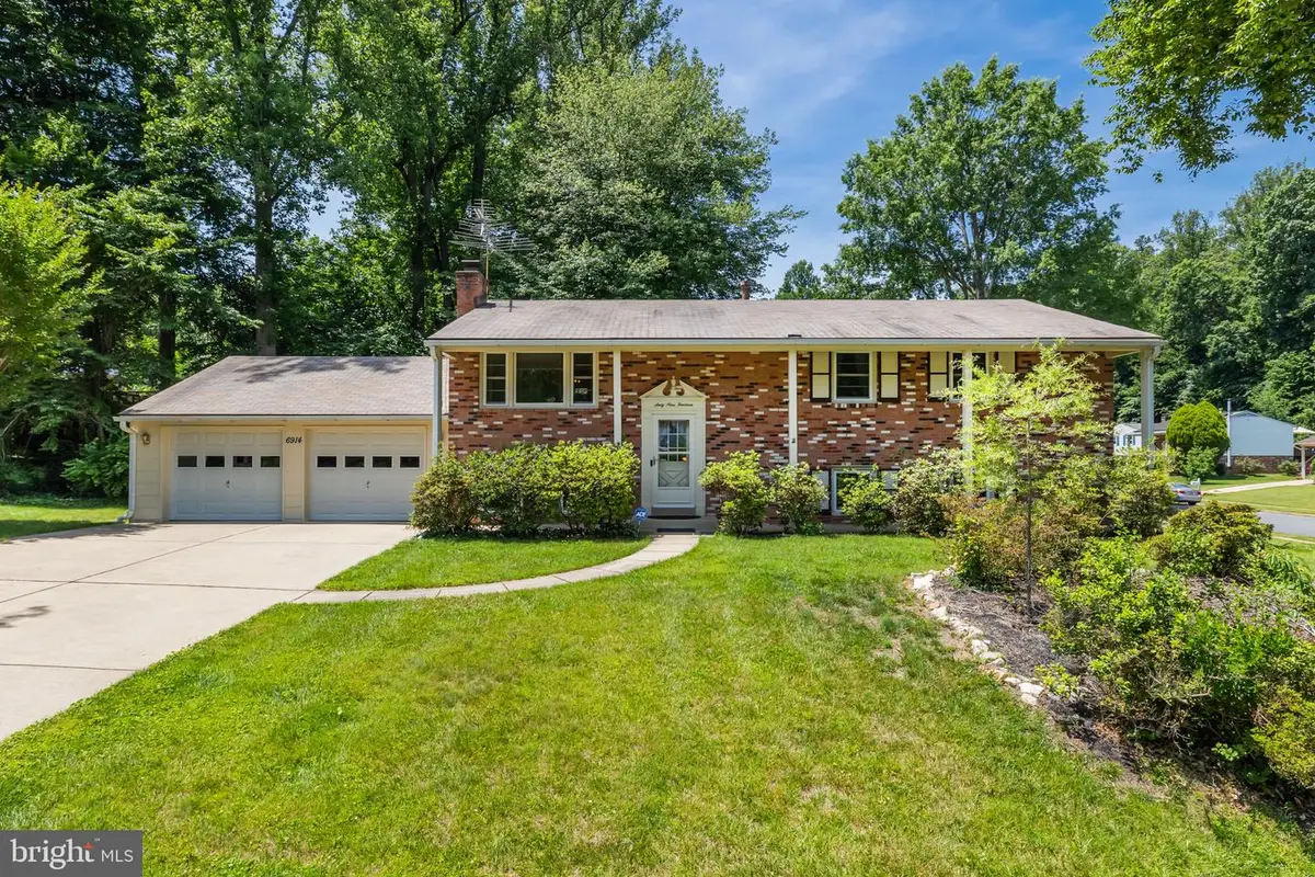 6914 Hadlow Dr, Springfield, VA 22152 - #1
