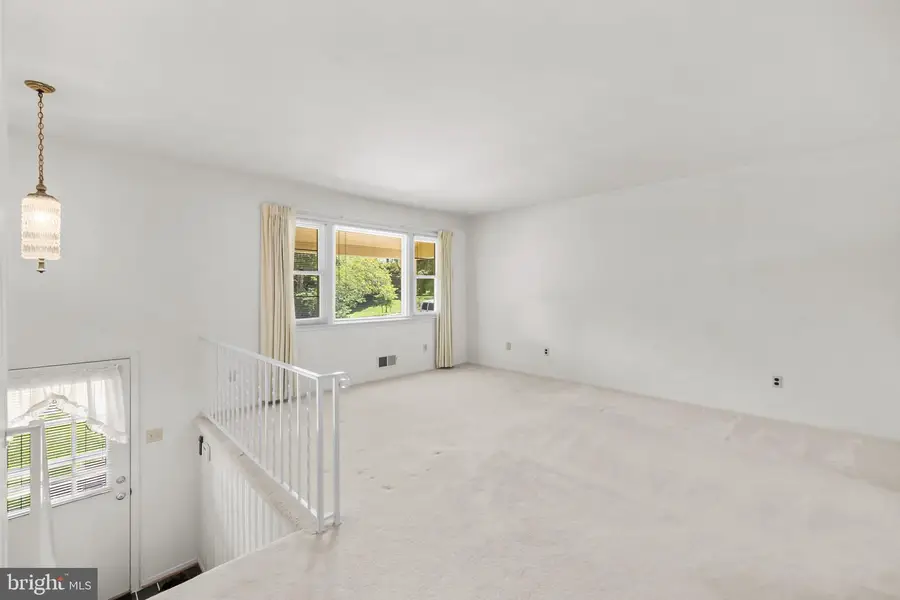 6914 Hadlow Dr, Springfield, VA 22152 - #2