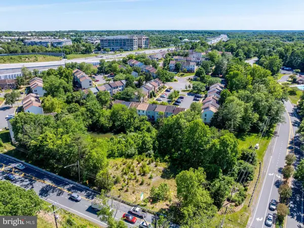 14201 Braddock Rd, CENTREVILLE, VA 20120