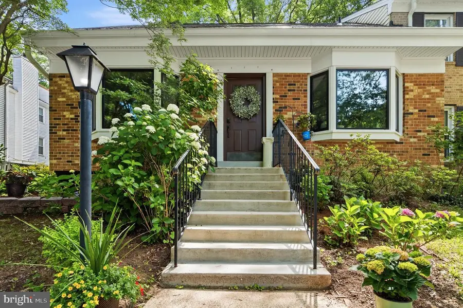 9913 Kingsbridge Dr, Fairfax, VA 22031 - #2