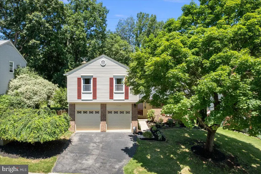 7588 Woodstown Dr, Springfield, VA 22153 - #2