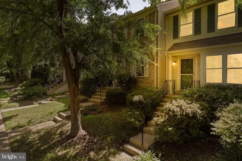5680 White Dove Ln, Clifton, VA 20124 - #1