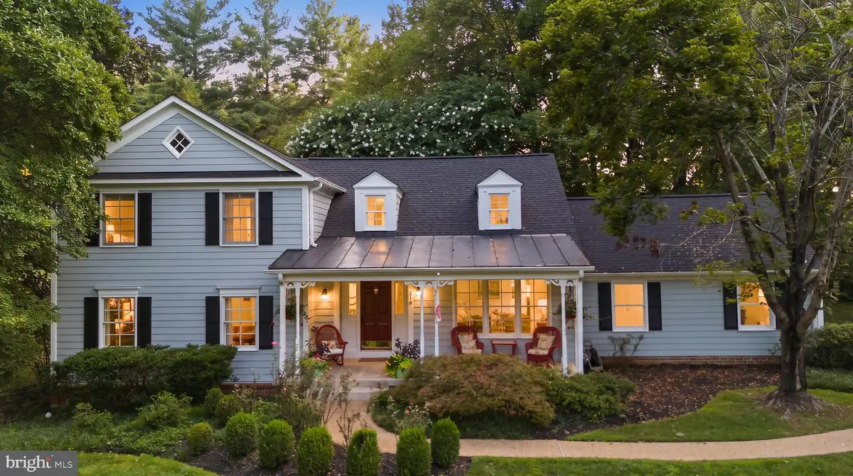 210 Falcon Ridge Rd, Great Falls, VA 22066 - #1