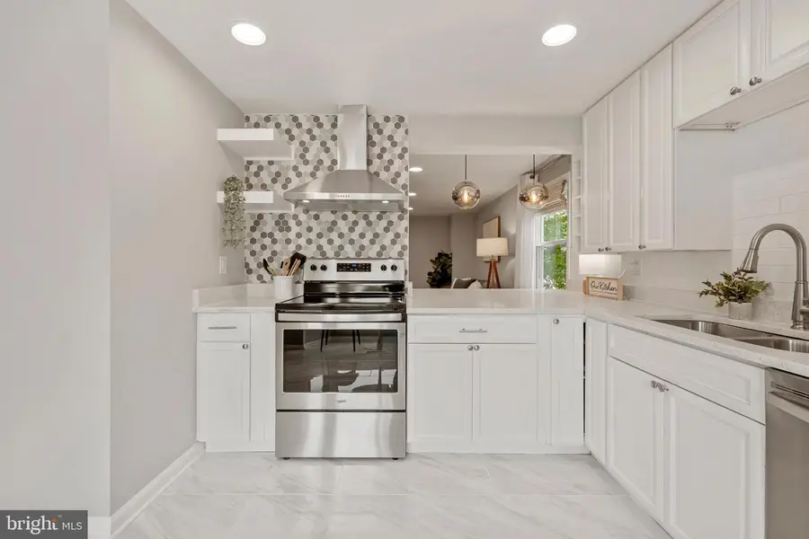 7400 Meadowleigh Way, Alexandria, VA 22315 - #3