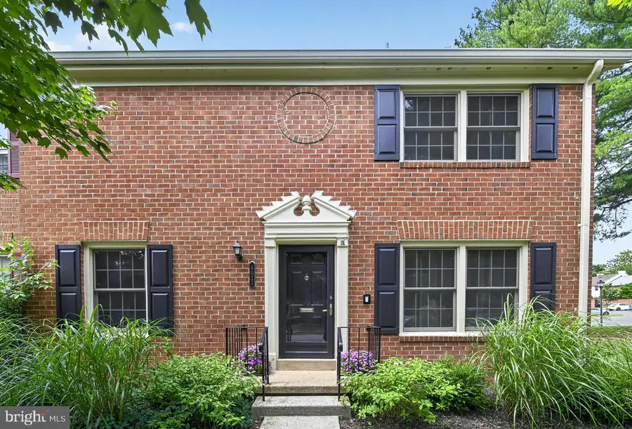 6027 Queenston St, Springfield, VA 22152 - #2