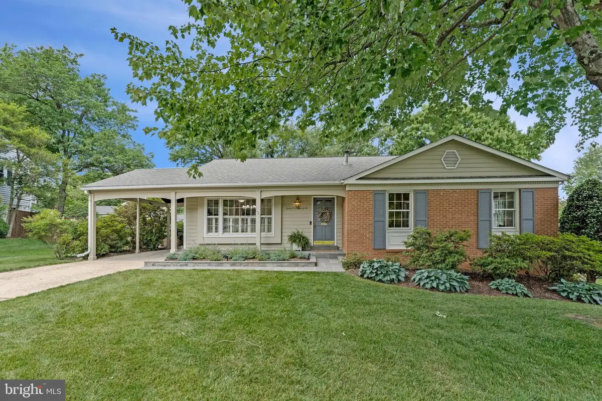 8322 Briar Creek Dr, Annandale, VA 22003 - #1