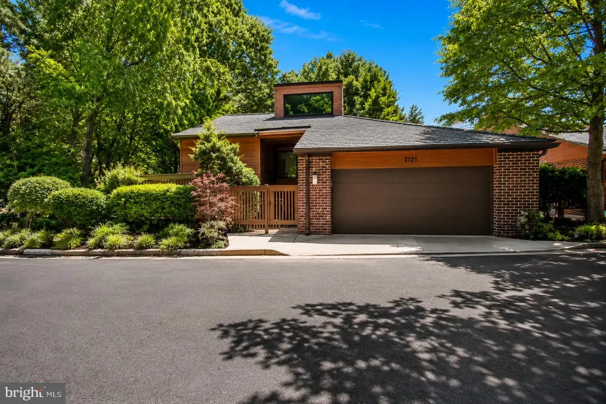2121 Cabots Point Ln, Reston, VA 20191 - #1
