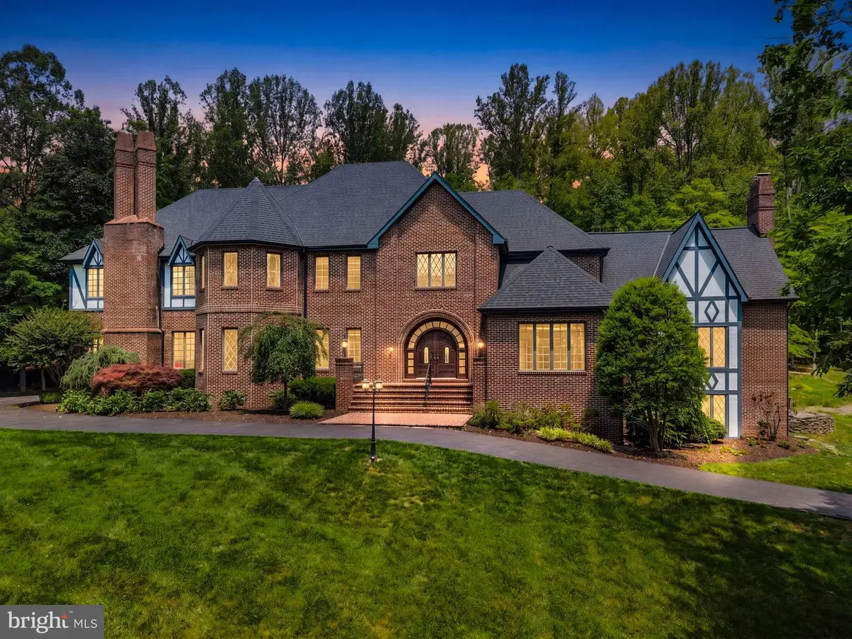 8015 Eddy Bend Trl, Fairfax Station, VA 22039 - #1