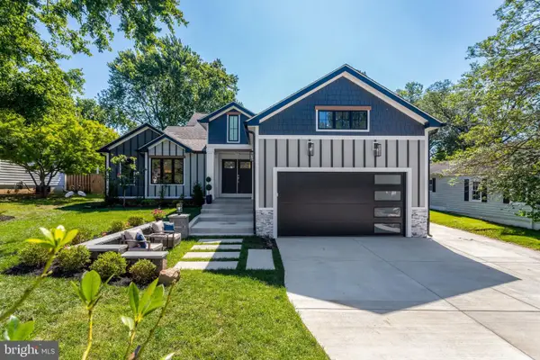 2933 Fairmont St, FALLS CHURCH, VA 22042