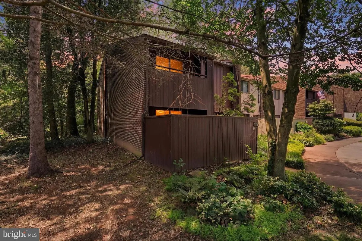 2043 Wethersfield Ct, Reston, VA 20191 - #1