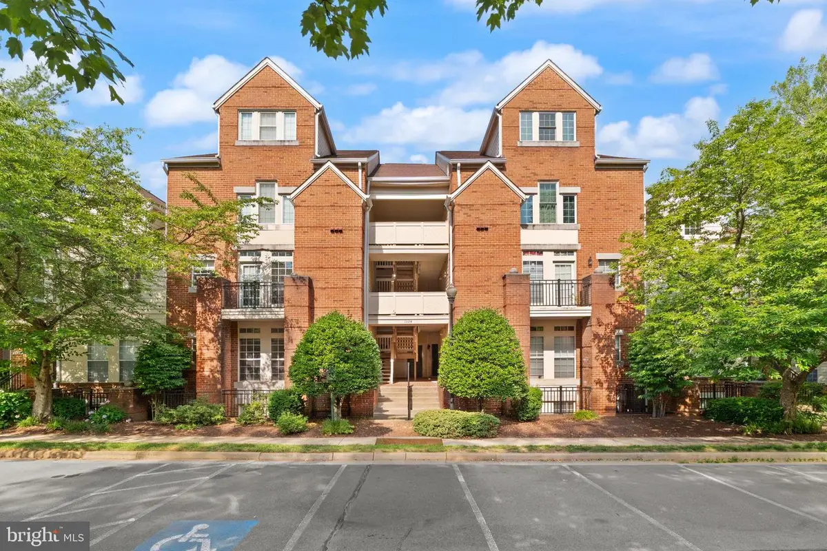 1324 Garden Wall Cir #b, Reston, VA 20194 - #1