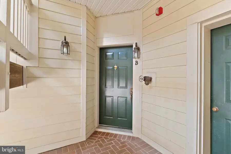 1324 Garden Wall Cir #b, Reston, VA 20194 - #2
