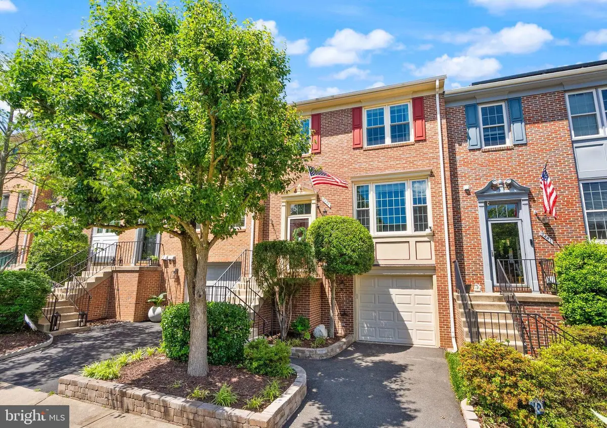 7439 Collins Meade Way, Alexandria, VA 22315 - #1