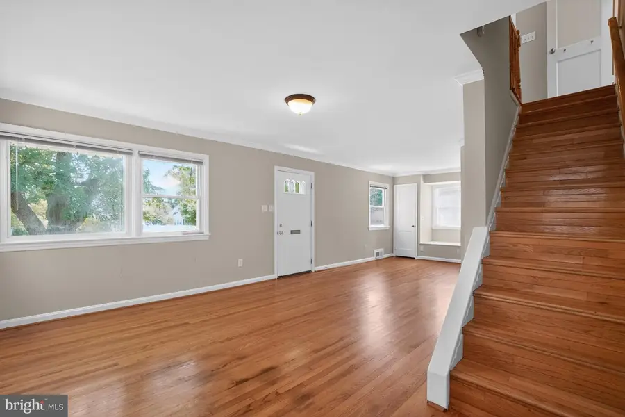 6410 Cavalier Dr, Alexandria, VA 22307 - #3