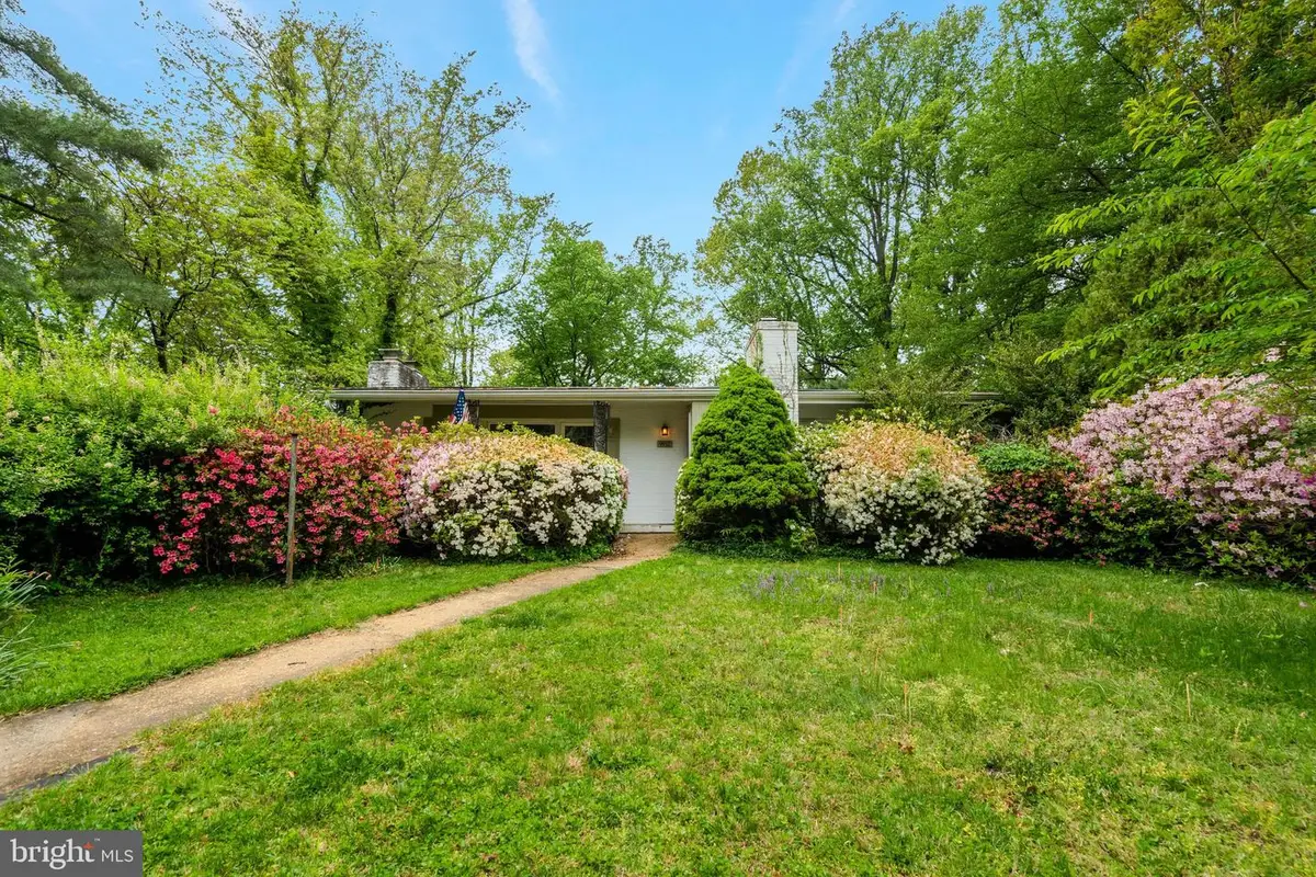 9932 Fairoaks Rd, Vienna, VA 22181 - #1