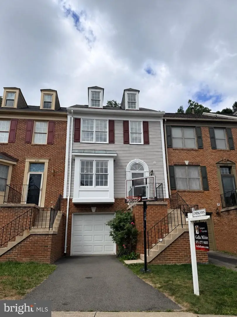 8730 Stone Hill Pl, Springfield, VA 22153 - #1