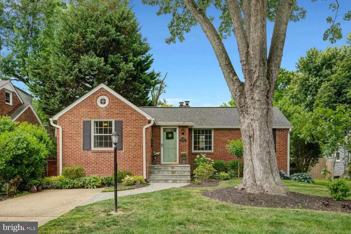 6404 Potomac Ave, Alexandria, VA 22307 - #1