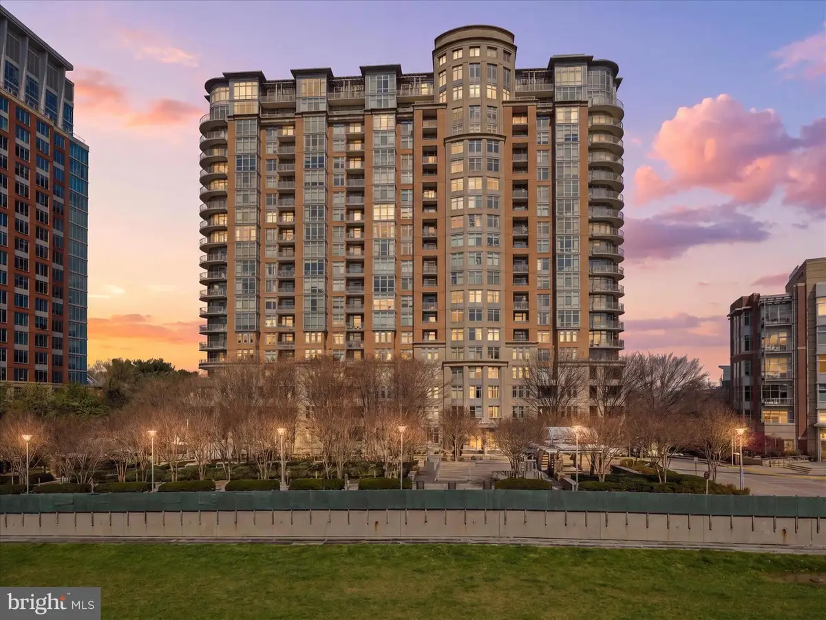 8220 Crestwood Heights Dr #206, McLean, VA 22102 - #1