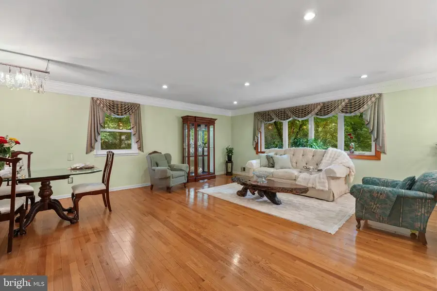 6816 Shrine Ct, Annandale, VA 22003 - #2