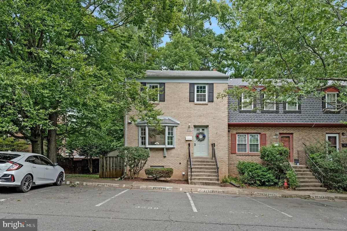 9599 Blake Park Ct, Fairfax, VA 22031 - #1