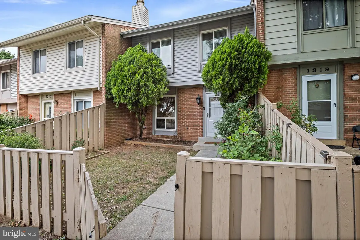 1317 Springtide Pl, Herndon, VA 20170 - #1
