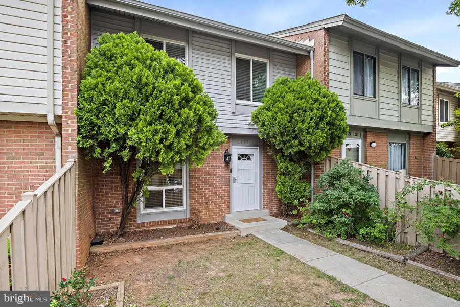 1317 Springtide Pl, Herndon, VA 20170 - #2