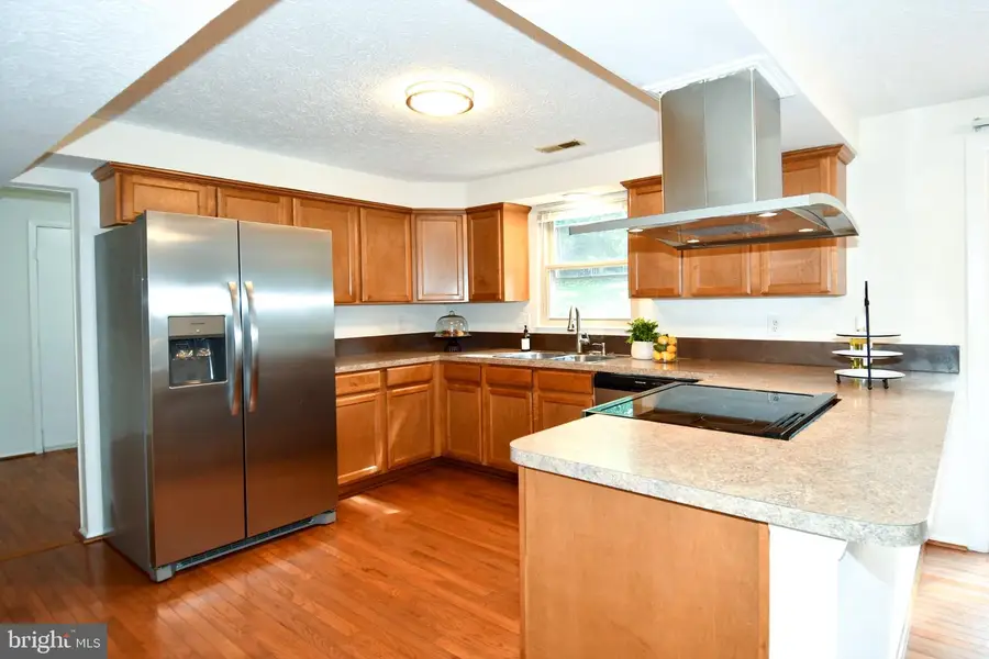 13985 Cabells Mill Dr, Centreville, VA 20120 - #3