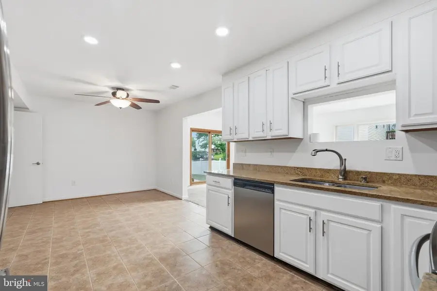 1300 Bayshire Ln, Herndon, VA 20170 - #3
