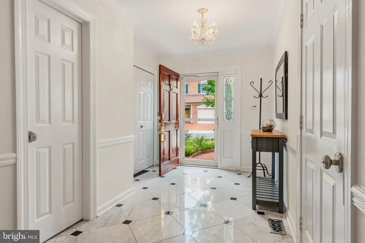 6313 Manchester Way, Alexandria, VA 22304 - #1
