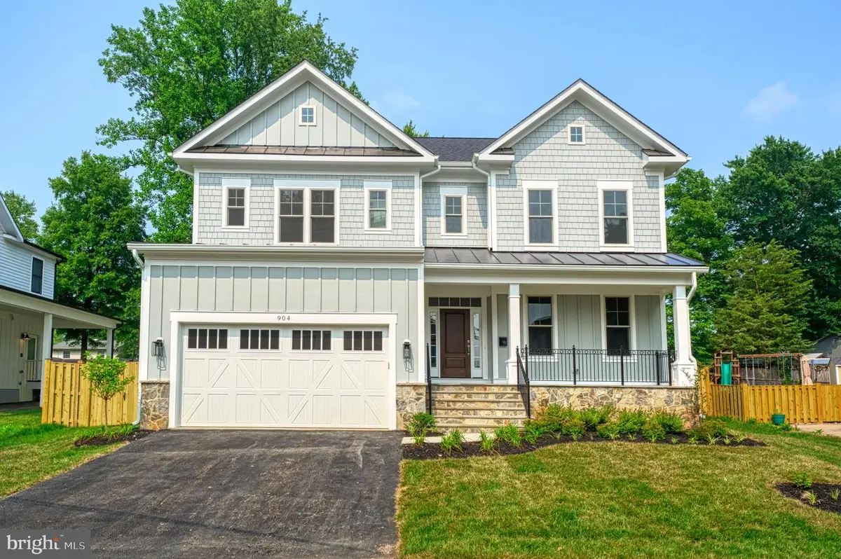 115 Saint Andrews Dr Ne, Vienna, VA 22180 - #1