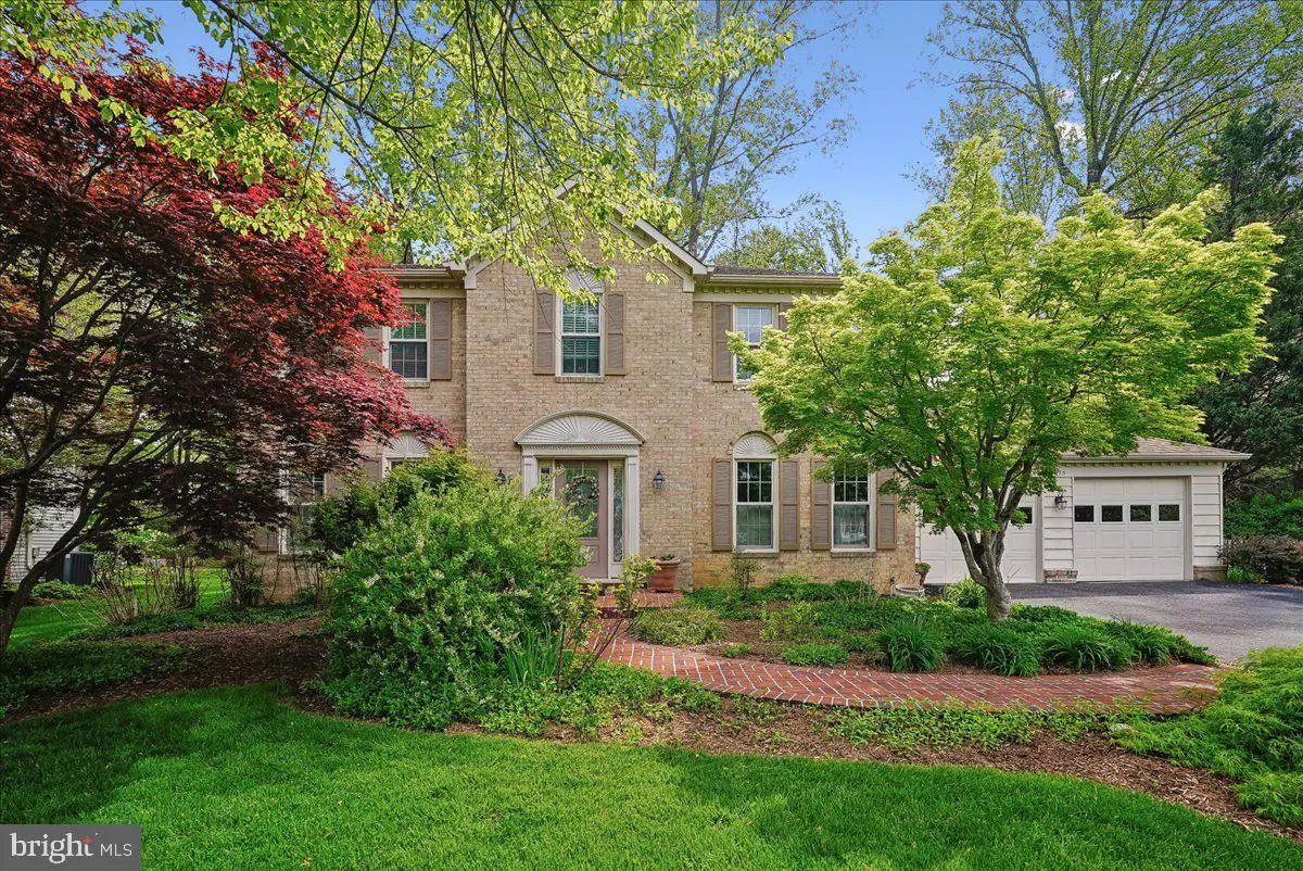 4915 Shadow Valley Dr, Fairfax, VA 22030 - #1