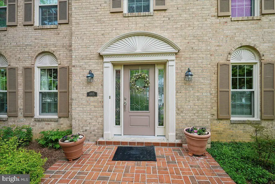 4915 Shadow Valley Dr, Fairfax, VA 22030 - #2