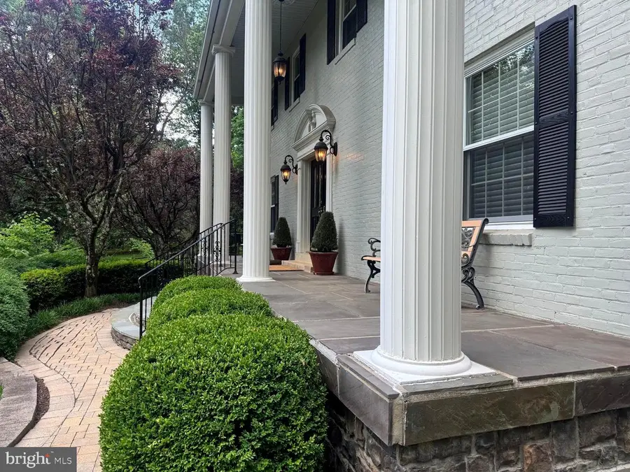 304 Chesapeake Dr, Great Falls, VA 22066 - #3