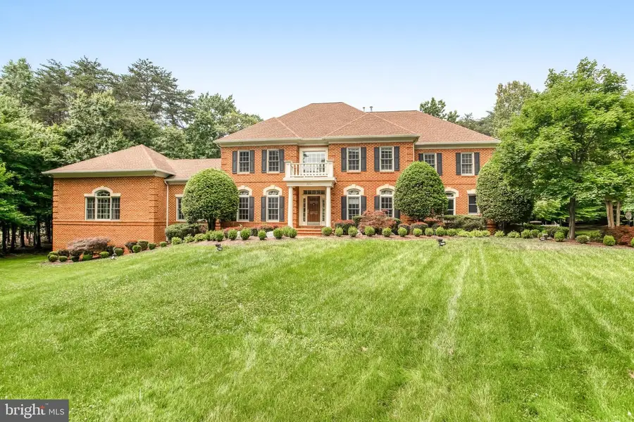 8261 Roseland Dr, Fairfax Station, VA 22039 - #3