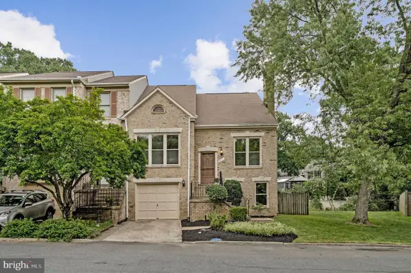 3011 Oakton Meadows Ct, OAKTON, VA 22124